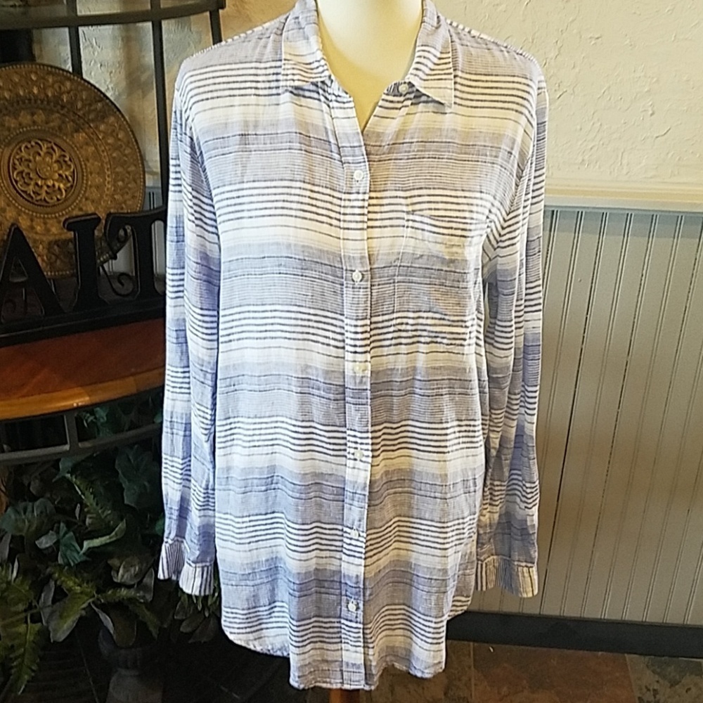 💕GAP* Shirt - Picture 1 of 8